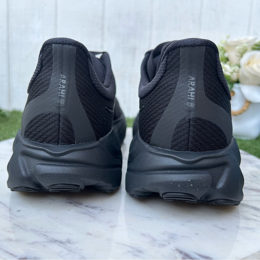 HOKA Arahi 8 women 
Best seller NEW Sz 8.5 D
COLOR: Black / Black - Picture 10 of 16